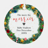 最初のベビーは両親がクリスマスであることを期待 メタルオーナメント (正面)