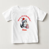 最初のメリー誕生日クリスマスベビーギフト ベビーTシャツ (正面)