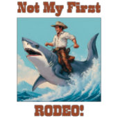 最初のロデオじゃない！サメに乗るカウボーイ Tシャツ