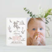 最初のロデオ女性のカーボーイピンク1番目の誕生日の写真 招待状 (スタンド正面)