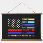 最初の応答者 吊り下げ型タペストリー (正面)