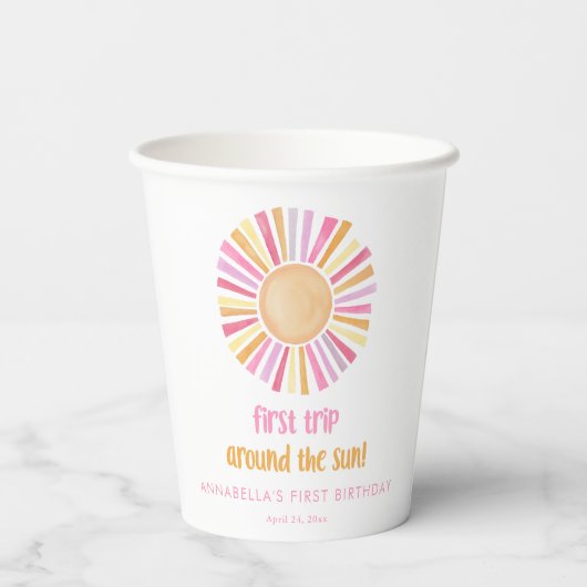 最初の旅のまわりに太陽の女の子の最初の誕生日 紙コップ (裏面)