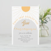 最初の旅のまわりに日の灰色の黄色1番目の誕生日 招待状 (スタンド正面)