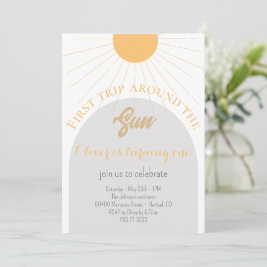 最初の旅のまわりに日の灰色の黄色1番目の誕生日 招待状 (スタンド正面)