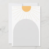 最初の旅のまわりに日の灰色の黄色1番目の誕生日 招待状 (裏面)