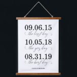 最初の日、Yesの日、最高の日の結婚日 吊り下げ型タペストリー<br><div class="desc">モダンエレガントデザインは最初の日、Yesの日、最高のの日を印刷し結婚てぶら下がった、あなたのテキストと一緒にタペストリーを印刷した。このデザインに一致する他の製品については、グラフィックアートデザインストアをご覧ください。</div>