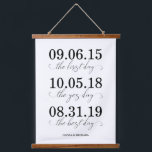 最初の日、Yesの日、最高の日の結婚日 吊り下げ型タペストリー<br><div class="desc">モダンエレガントデザインは最初の日、Yesの日、最高のの日を印刷し結婚てぶら下がった、あなたのテキストと一緒にタペストリーを印刷した。このデザインに一致する他の製品については、グラフィックアートデザインストアをご覧ください。</div>