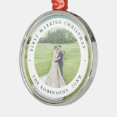 最初の結婚したクリスマスとカスタム写真 メタルオーナメント (左)