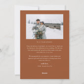 最初の結婚したクリスマスの新婚写真テラコッタ シーズンカード (裏面)