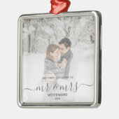 最初の結婚したクリスマスカスタムフォトグレーのスクリプト メタルオーナメント (左)
