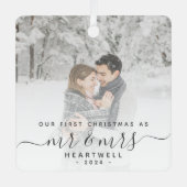 最初の結婚したクリスマスカスタムフォトグレーのスクリプト メタルオーナメント (正面)