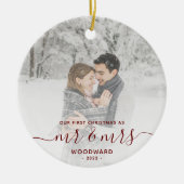 最初の結婚したクリスマスカスタムフォトレッドスクリプト セラミックオーナメント (正面)