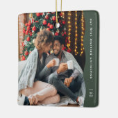 最初の結婚したクリスマス2枚の写真のシンプル緑 セラミックオーナメント (左)