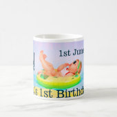 最初の誕生日の写真モダンを1つ追加する日付 コーヒーマグカップ (中央)