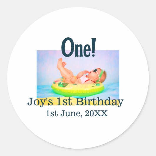 最初の誕生日の写真モダンを1つ追加する日付 ラウンドシール (正面)