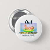 最初の誕生日の写真モダンを1つ追加する日付 缶バッジ (正面&裏面)