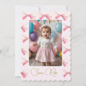 最初の誕生日の写真 水彩の弓 かわいい ピンク 招待状 (裏面)
