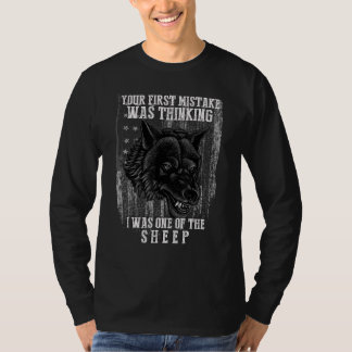 最初の間違いは私を群れの中の1人だと思ったこと Tシャツ
