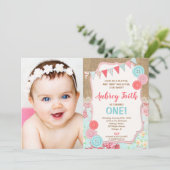 最初の1歳の誕生日の女の子、かわいいボタン写真 招待状 (スタンド正面)