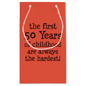 最初の50年は常に最も厳しい50誕生日 スモールペーパーバッグ (裏面)