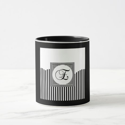 最初のEのモノグラム マグカップ (中央)