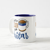 最初コーヒーそしてギターの音楽愛好者 ツートーンマグカップ (正面左)
