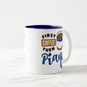 最初コーヒーそしてピアノ音楽愛好者 ツートーンマグカップ (正面右)