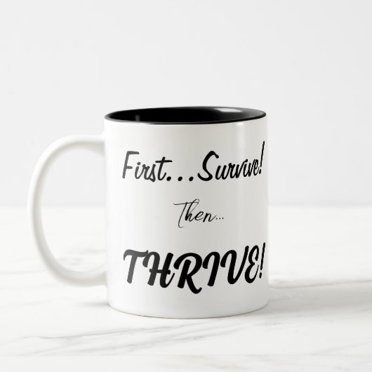 最初生き延びに、それから…繁栄！ ツートーンマグカップ (左)