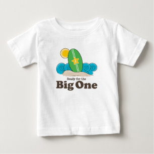 最初誕生日のサーフボードの波のベビーのTシャツ ベビーTシャツ