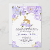 最初誕生日の紫色の水彩画のユニコーンの招待 招待状 (正面)