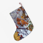 最初雪の冬場面カムフラージュの絵画 スモールクリスマスストッキング (裏面 (吊り時))