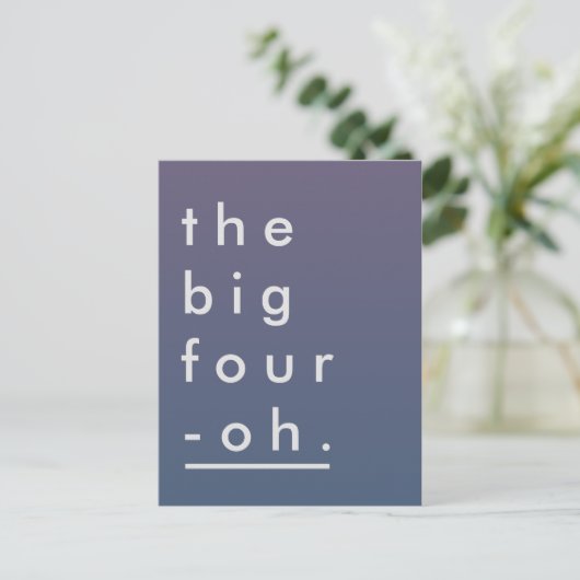 最小主義のパステル調のモダン大きい4 Oh誕生日 インビテーションポストカード (スタンド正面)