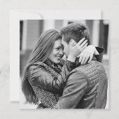 最小主義の白黒写真のカップルのシャワー 招待状 (裏面)