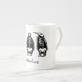 最少限度の要員のペンギンのトリオ ボーンチャイナマグカップ (正面右)