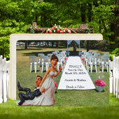 最後に日付の茶色の髪のカップルおもしろいカードを保存 セーブザデート