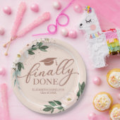 最後に行われたピンク赤面フローラ卒業パーティー ペーパープレート (パーティー)