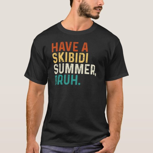 最終日の学校でスキビおもしろいディの夏を過ごす Tシャツ (正面)