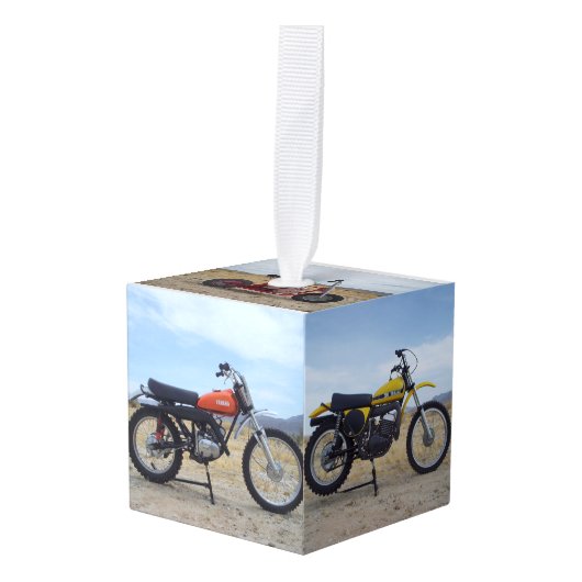 最終的なヴィンテージのオートバイのクリスマスのオーナメント キューブオーナメント (正面アングル)