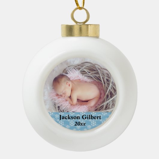 最近生まれるベビーの初めてのクリスマスの休日の写真 セラミックボールオーナメント (正面)