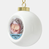 最近生まれるベビーの初めてのクリスマスの休日の写真 セラミックボールオーナメント (右)