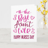 最高のおばさんナースデイタイポグラフィインPink カード (黄色い花)