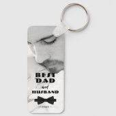 最高のパパと夫の黒いタイの写真エレガント キーホルダー (裏面)