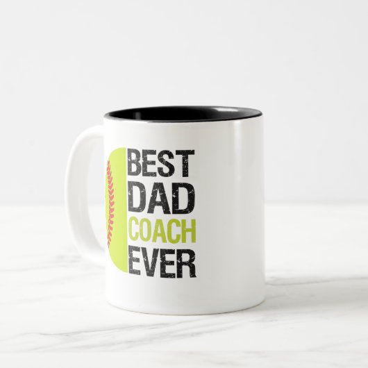 最高のパパコーチエバおもしろいーファーズデイソフトボールパパ ツートーンマグカップ (正面左)