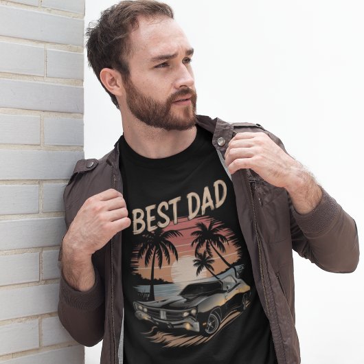 最高のパパ、ダッジチャージャーカー、レトロサンセット、パームツリー Tシャツ