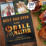 最高のパパEVER GRILL MASTER 20フォトコラージュ名 キッチンタオル<br><div class="desc">BBQキッチンタオルパーソナライズされた最高の20平方写真と火と炎のタイポグラフィGRILL MASTERデザイン（黒で表示）の選択に簡単アップ写真コラージュテンプレートを搭載したEVERとGRILL MASTERのパパのためのBBQ。タイトルは最高の、パパ、#1 PAPA、最高のUNGUL、最高の STEPDAD、GRANDPAなど必要に応じて変更できるように編集可能です(タイプフォント、サイズ、色、配置はテキストに合わせて変更することができます)。誕生日素晴らしや父の日や休日に記念品を贈る。アシスタンス：救済デザインの変更、パーソナライゼーションまたは色の変更に関しては連絡、デザイザのBEFORE ORDERINGをZazzleチャットメッセージタブまたは電子メールmakeitaboutyoustore@gmail.com経由で行う。</div>