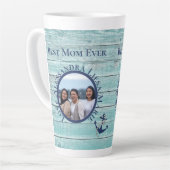 最高のママエバーティール（緑がかった色）ウッド航海のネイビーいかり カフェラテマグ (左アングル)