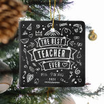 最高の先生エバおもしろいチョークドールクリスマス セラミックオーナメント<br><div class="desc">おもしろい最高の先生・エバーはクリスマスオーナメントをドードル。このモダンデザインは、このクリスマスに先生に感謝してい対して言うのに最適な贈り物だ。単にカスタマイズ彼らの名前と年。</div>