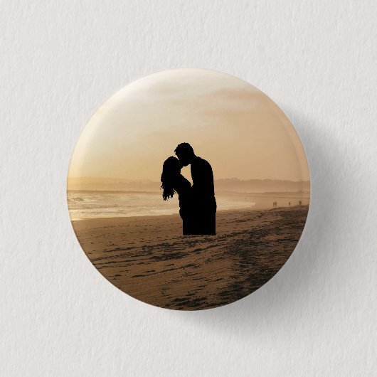 最高の夫、もっと素敵な生活 缶バッジ (正面)