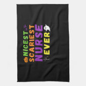 最高の怖いナース史上最高のハロウィーンクラシック キッチンタオル (縦)