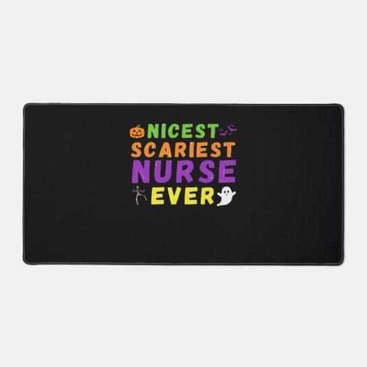 最高の怖いナース史上最高のハロウィーンクラシック デスクマット (正面)
